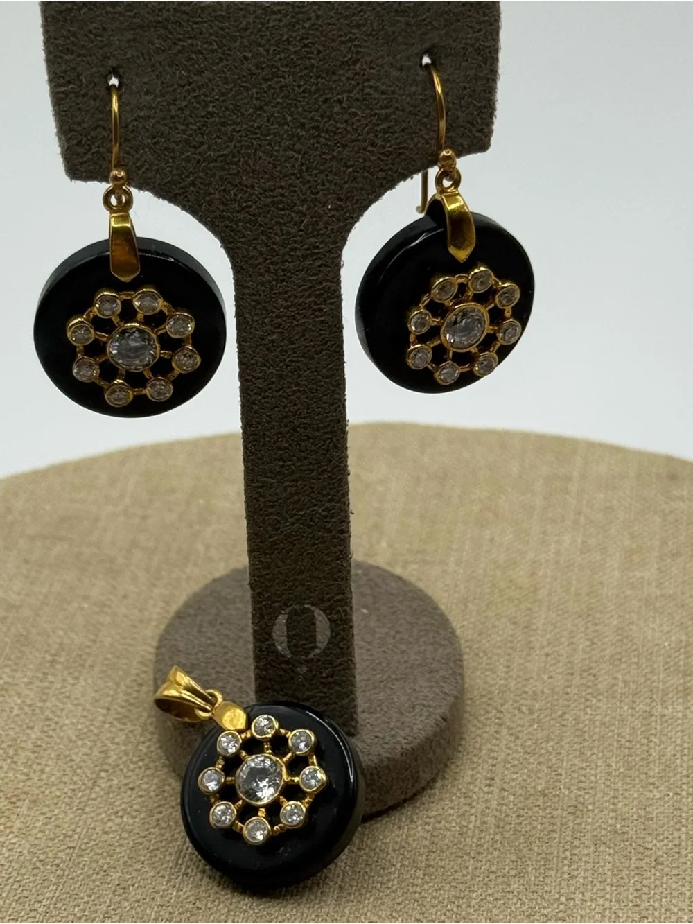 vintage Black and Gold onyx Crystal Round Drop Earrings and Pendant Set